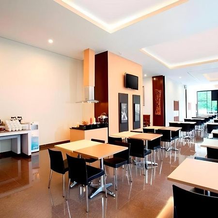 Amaris Hotel Pasar Baru Jacarta Exterior foto